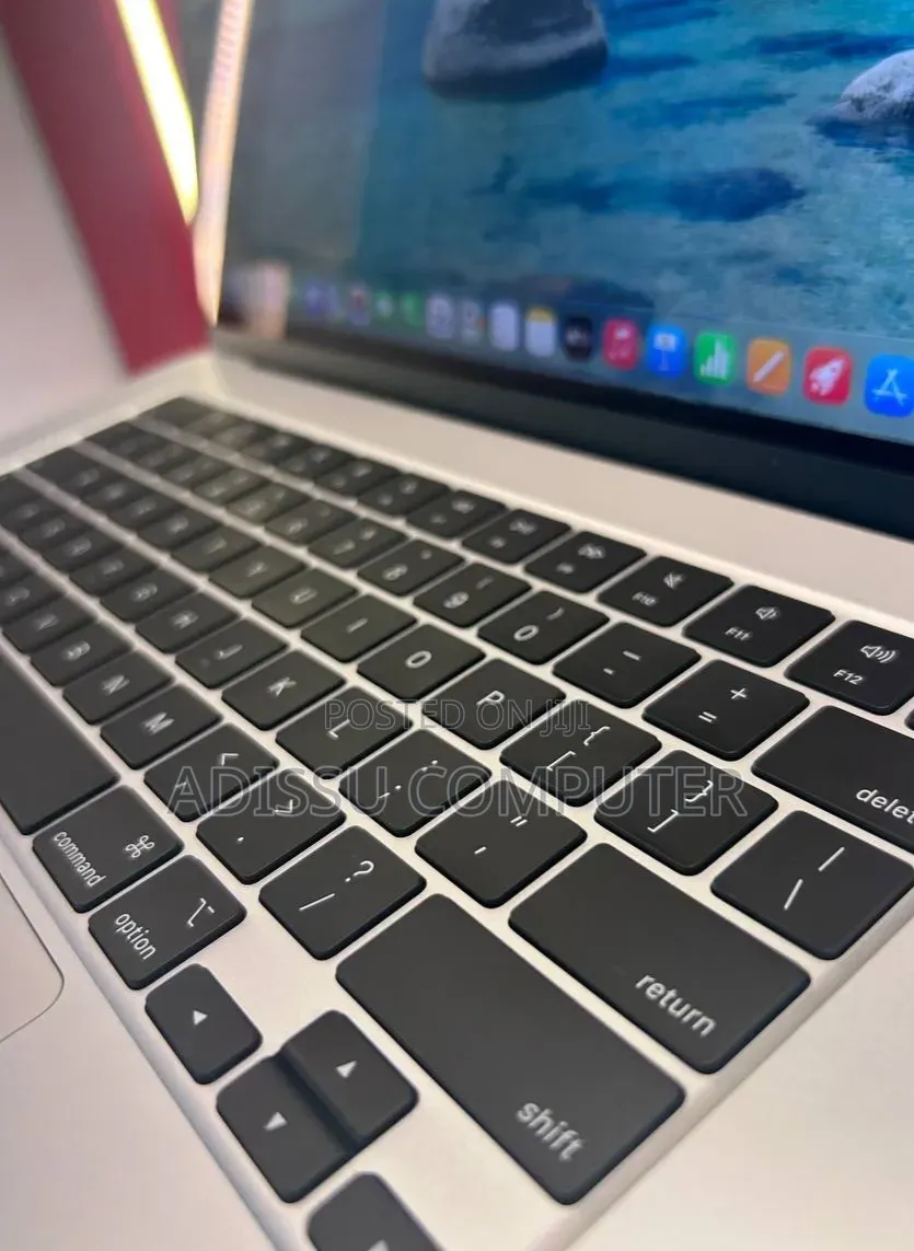 New Laptop Apple MacBook Air 2025 M4 24GB Apple M4 SSD 512GB