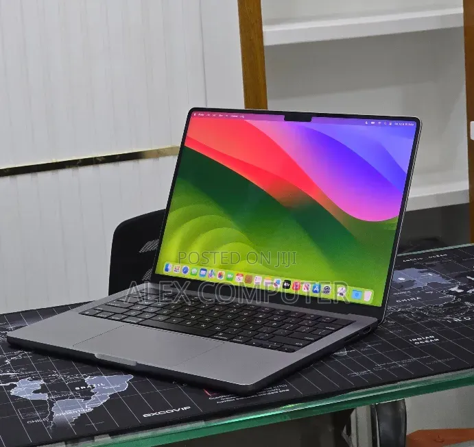 New Laptop Apple MacBook Pro 2023 M3 8GB Apple M3 SSD 512GB