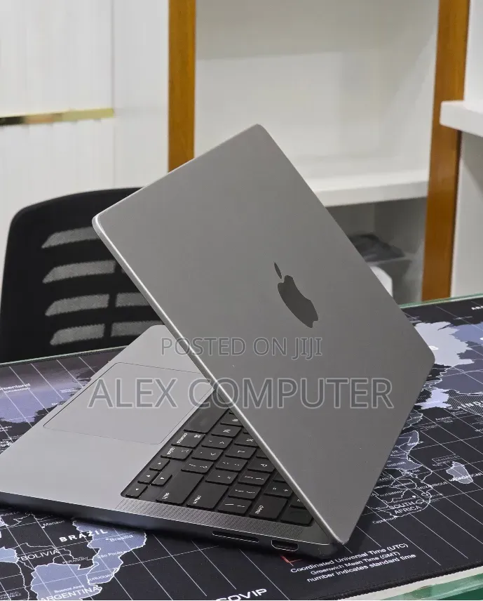 New Laptop Apple MacBook Pro 2023 M3 8GB Apple M3 SSD 512GB