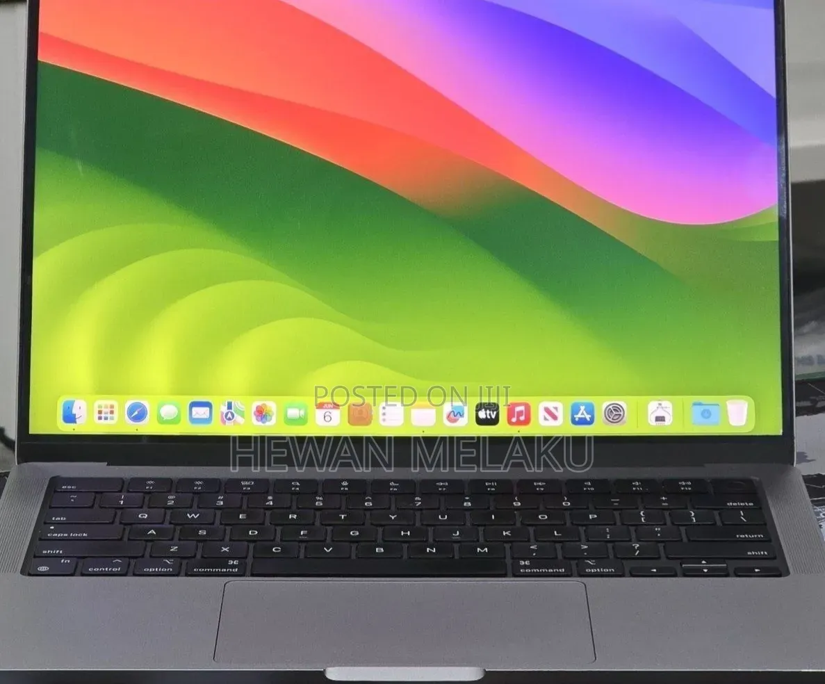 New Laptop Apple MacBook Pro 2023 M3 8GB Apple M3 Pro SSD 512GB