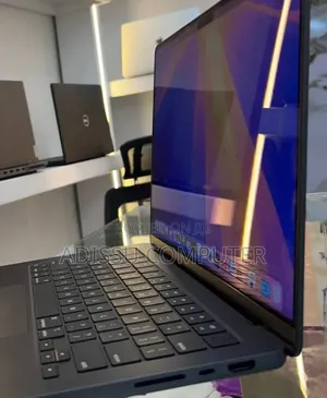 New Laptop Apple MacBook Pro 2023 M2 18GB Apple M3 Pro SSD 512GB