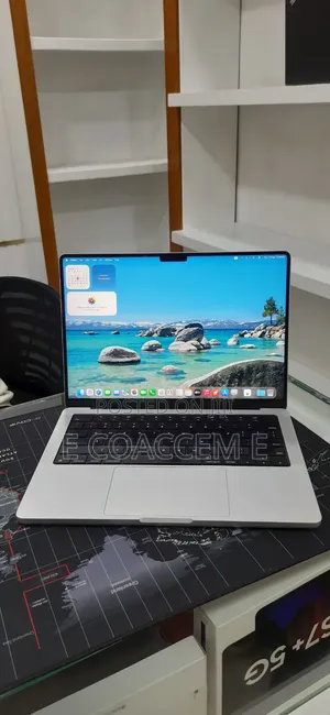 New Laptop Apple MacBook 32GB SSD 512GB