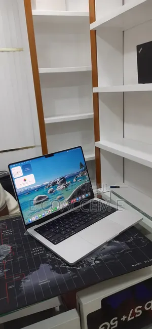 New Laptop Apple MacBook 32GB SSD 512GB