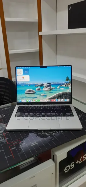 New Laptop Apple MacBook 32GB SSD 512GB