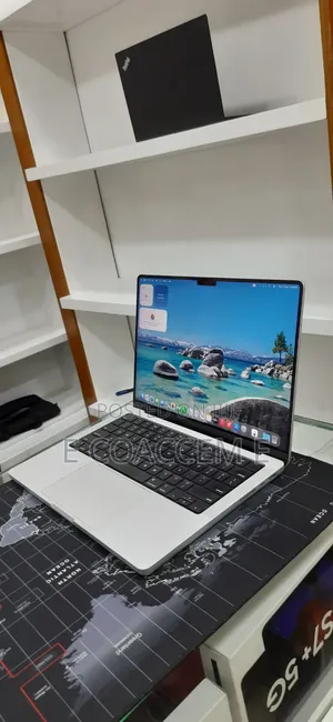 New Laptop Apple MacBook 32GB SSD 512GB