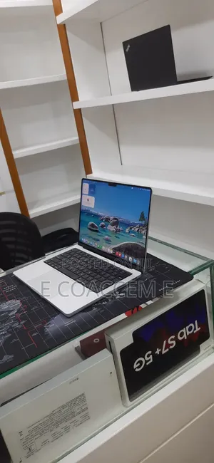 New Laptop Apple MacBook 32GB SSD 512GB