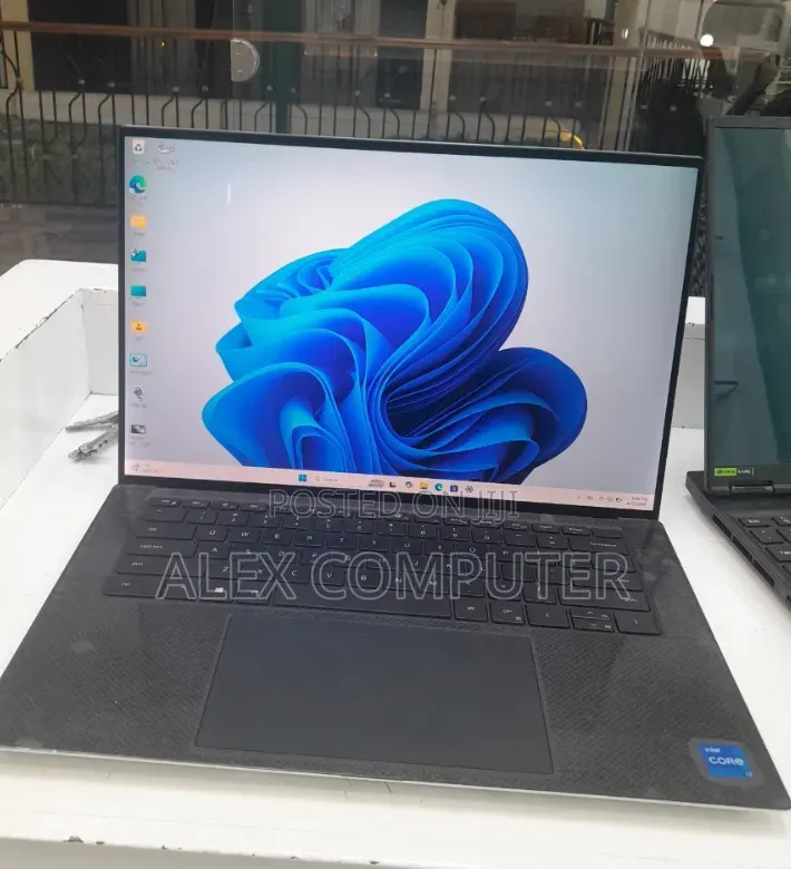 New Laptop Dell XPS 15 16GB Intel Core i7 SSD 512GB