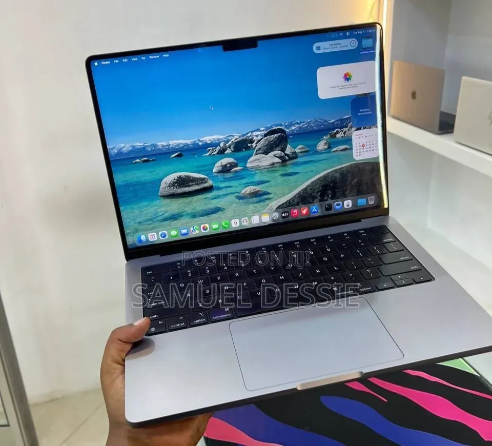 New Laptop Apple MacBook Pro 2023 M3 8GB Apple M3 SSD 512GB