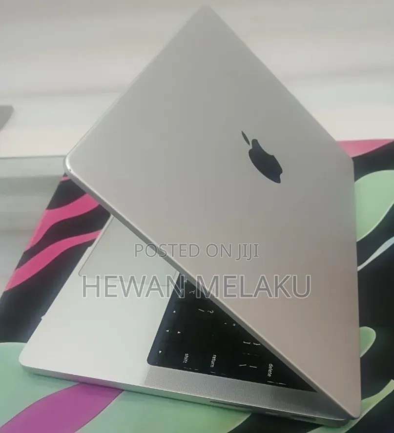 New Laptop Apple MacBook Pro 2021 M1 16GB Apple M1 Pro SSD 512GB