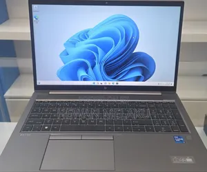 New Laptop HP ZBook Firefly G8 16GB Intel Core i7 SSD 512GB