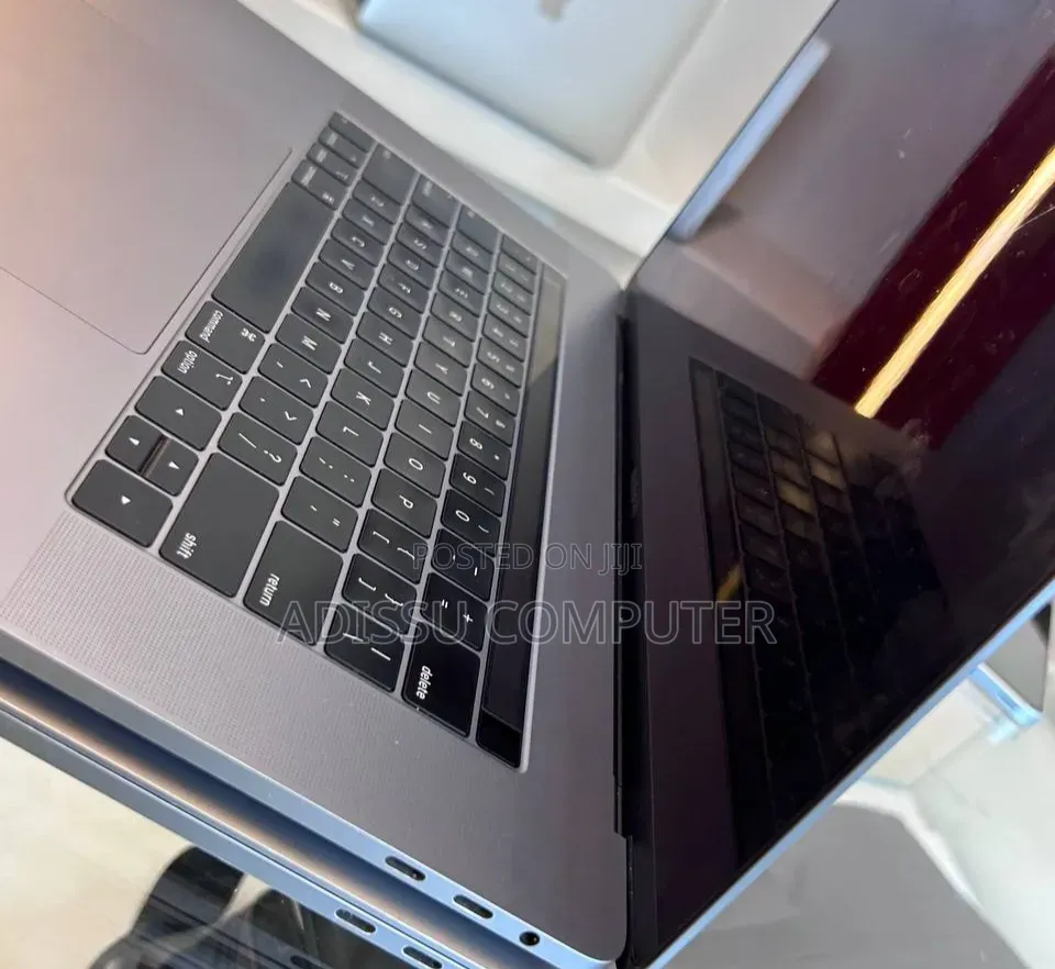 New Laptop Apple MacBook Pro 2018 16GB Intel Core i7 SSD 512GB