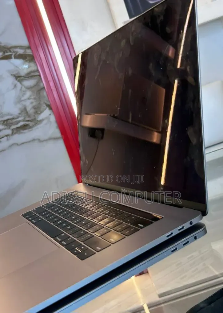 New Laptop Apple MacBook Pro 2018 16GB Intel Core i7 SSD 512GB