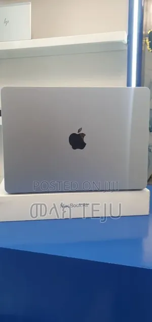 New Laptop Apple MacBook Air 2025 M4 16GB Apple M4 SSD 512GB