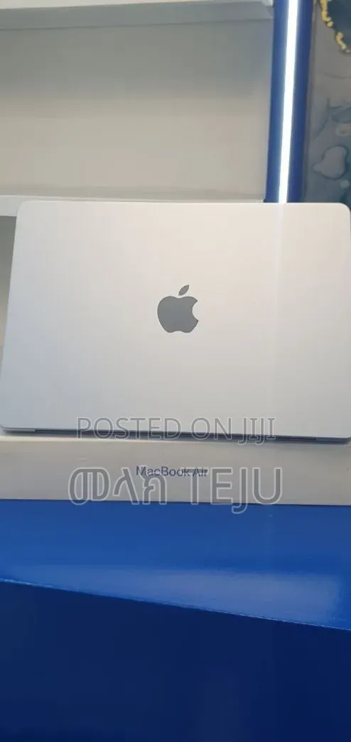 New Laptop Apple MacBook Air 2025 M4 16GB Apple M4 SSD 512GB
