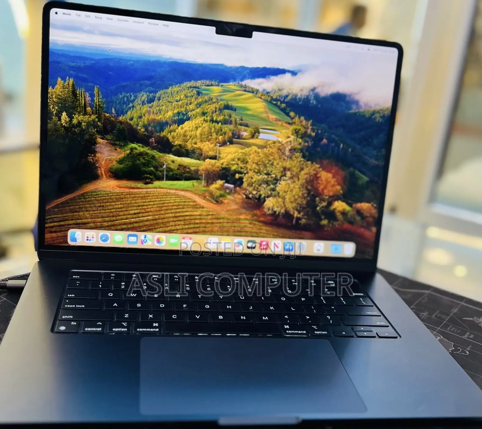 New Laptop Apple MacBook Air 2024 M3 8GB Apple M3 SSD 256GB