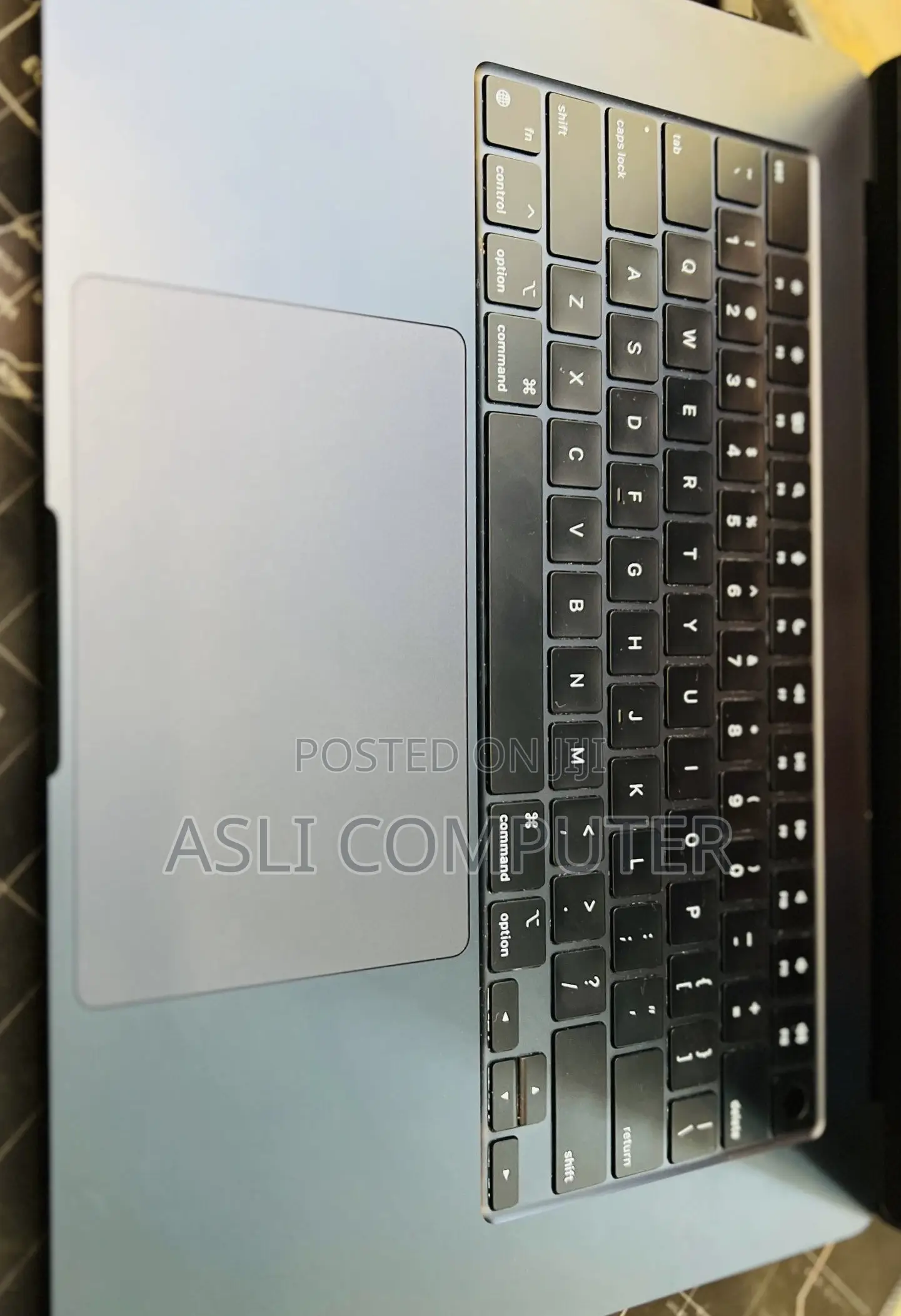 New Laptop Apple MacBook Air 2024 M3 8GB Apple M3 SSD 256GB