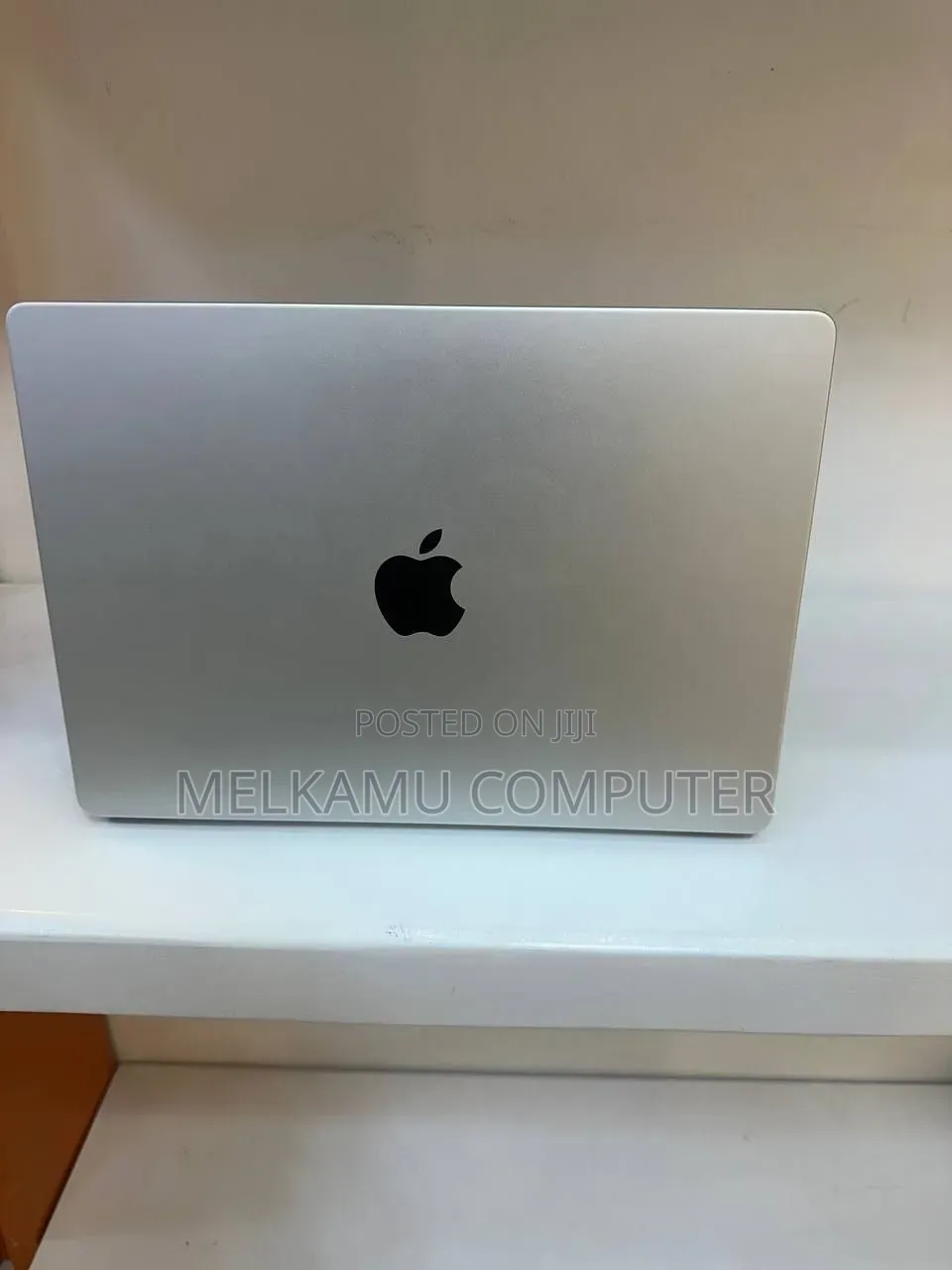 New Laptop Apple MacBook Pro 2023 M3 8GB Apple M3 SSD 512GB