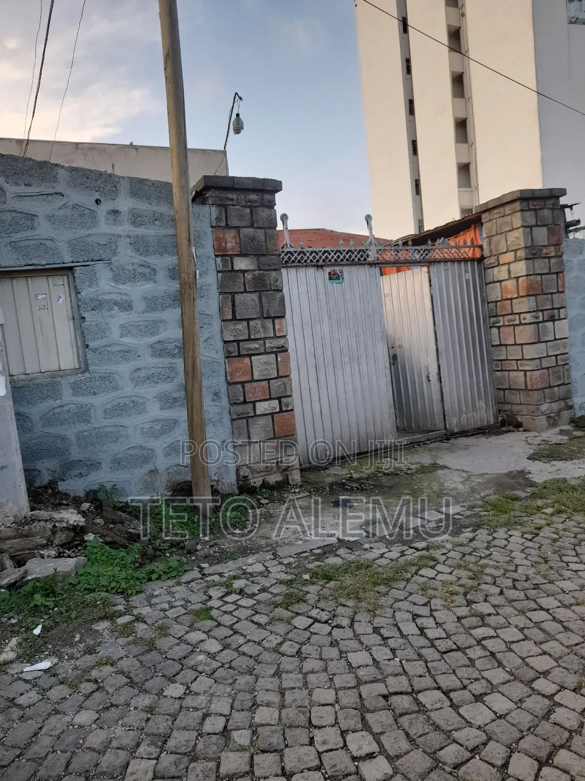  150 ካሬ ቦታ ለሽያጭ – አያት ዞን 5 
 አካባቢ: አያት ዞን 5
 ከአስፓልት መንገድ ግልባጭ