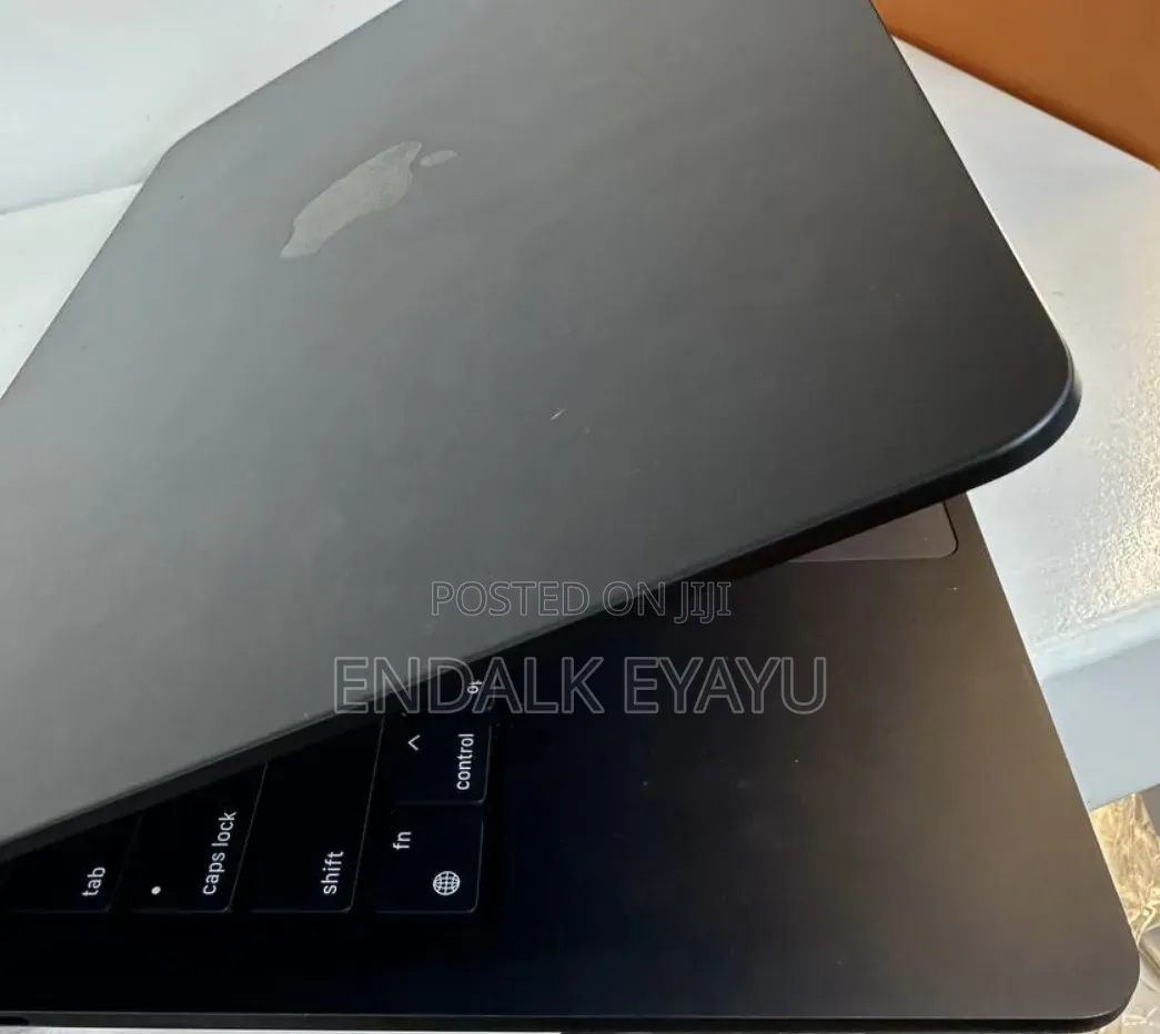 New Laptop Apple MacBook Pro 2025 M5 16GB Apple M5 Pro SSD 512GB