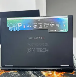 New Laptop Gigabyte GAMING A16 16GB Intel Core i7 SSD 1T