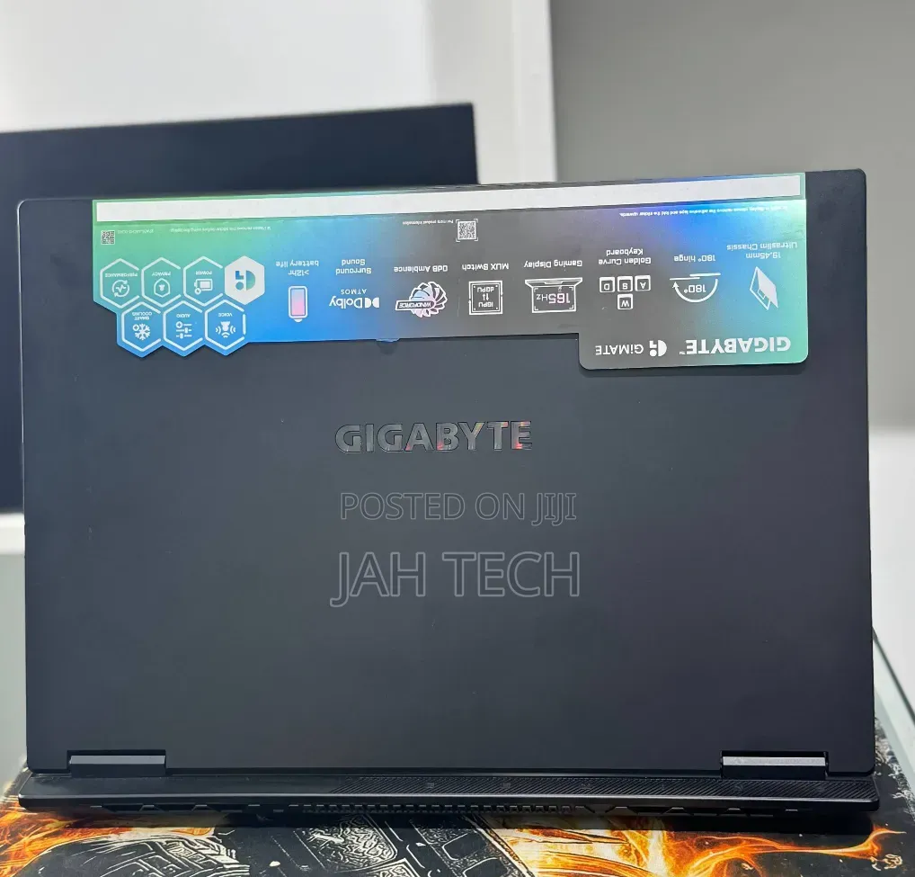 New Laptop Gigabyte GAMING A16 16GB Intel Core i7 SSD 1T