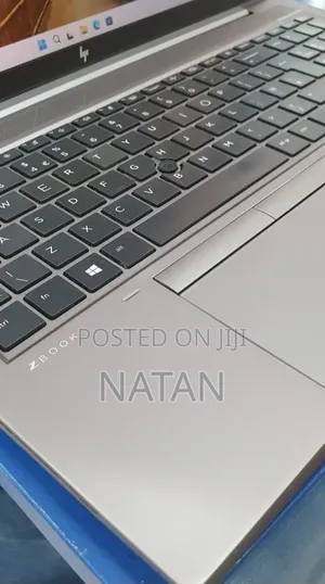 New Laptop HP ZBook Firefly G8 16GB Intel Core i7 SSD 512GB