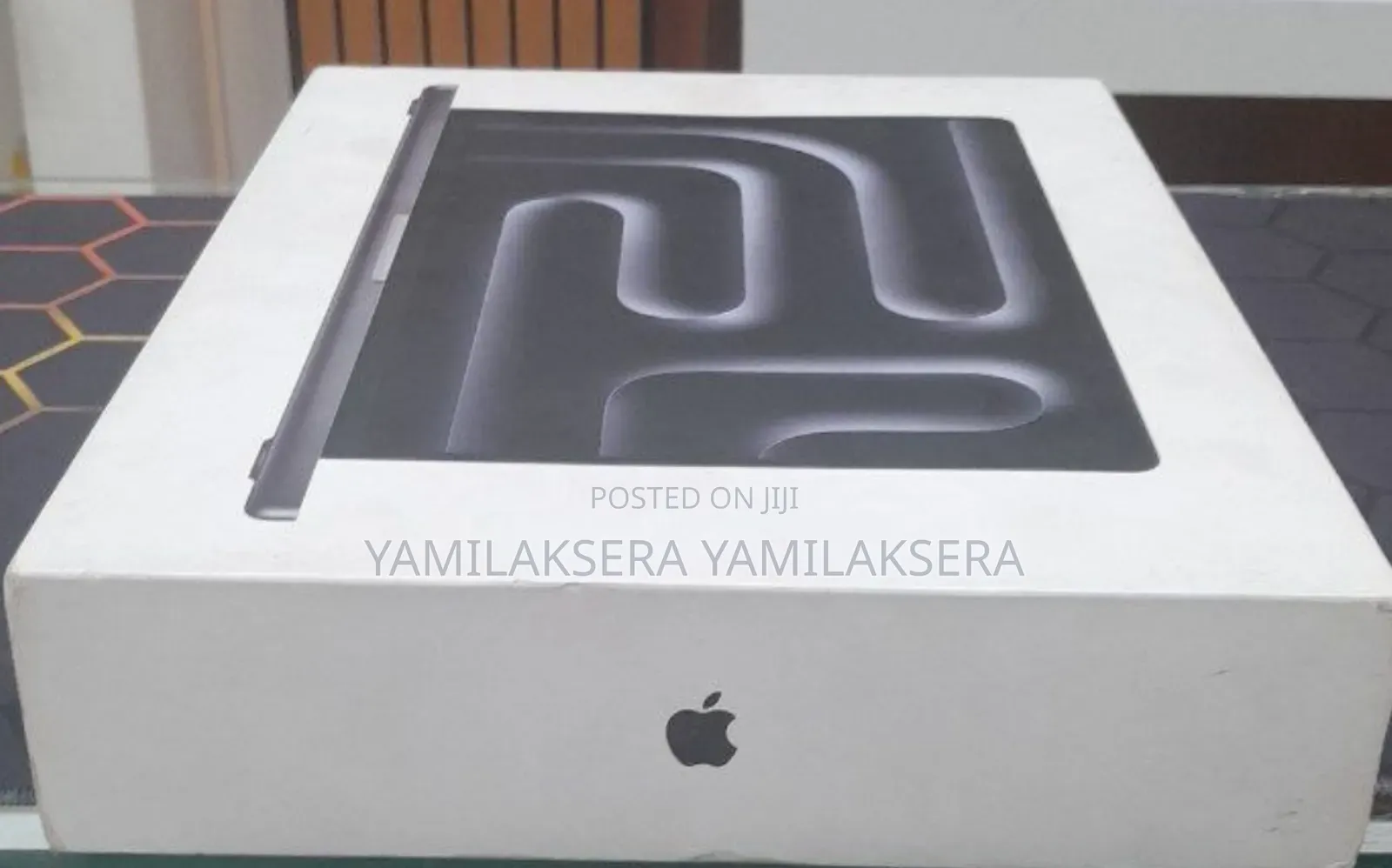 New Laptop Apple MacBook Pro 2025 M5 16GB Apple M5 SSD 512GB