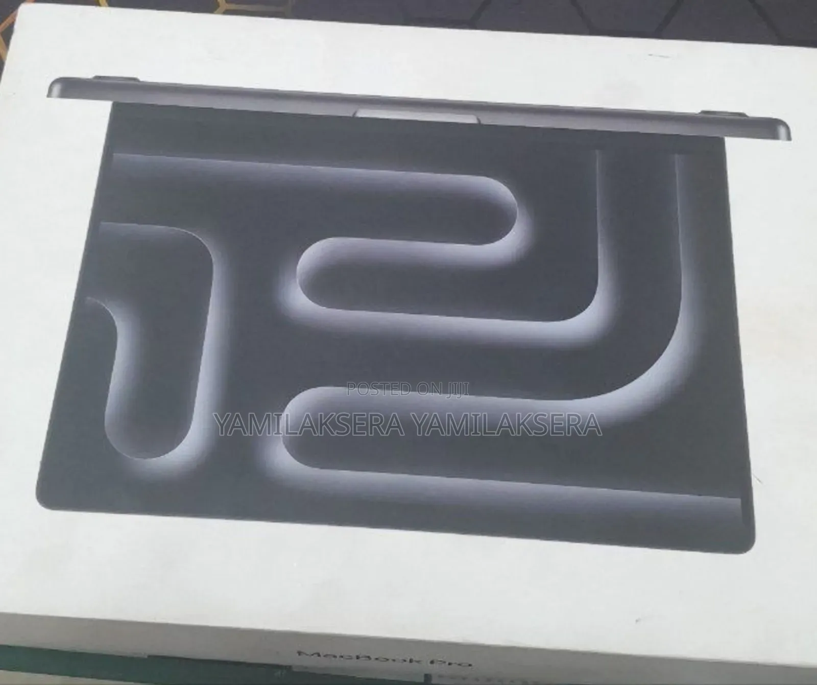 New Laptop Apple MacBook Pro 2025 M5 16GB Apple M5 SSD 512GB