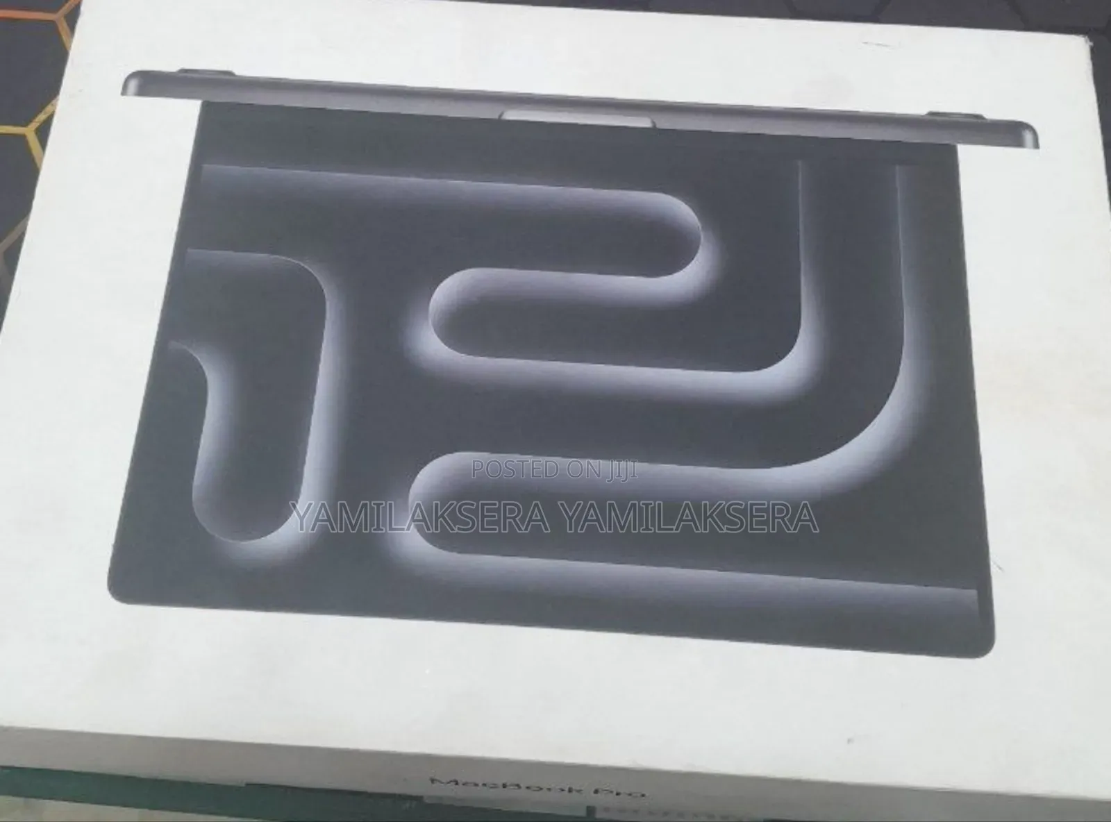 New Laptop Apple MacBook Pro 2025 M5 16GB Apple M5 SSD 512GB