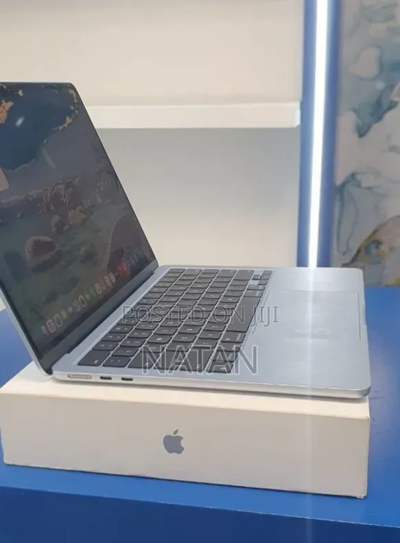 New Laptop Apple MacBook Air 2025 M4 16GB Apple M4 SSD 512GB