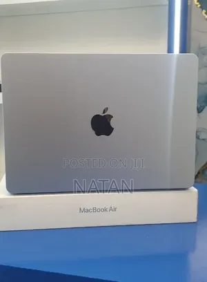 New Laptop Apple MacBook Air 2025 M4 16GB Apple M4 SSD 512GB