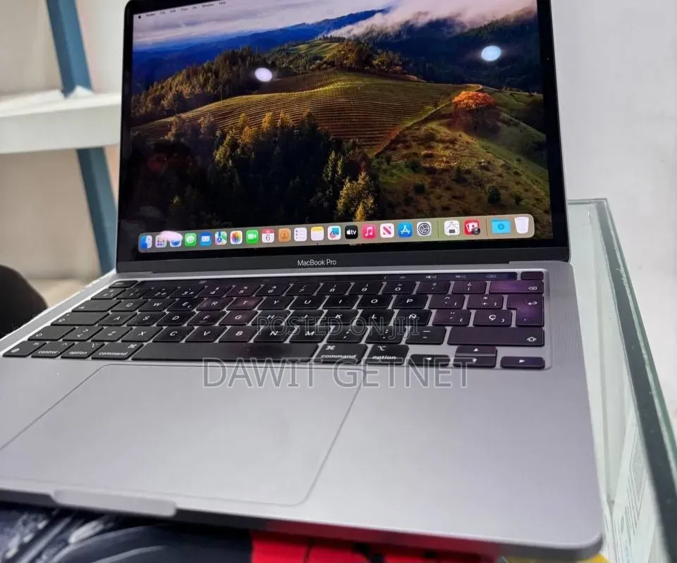 New Laptop Apple MacBook 2020 8GB Apple M1 SSD 256GB