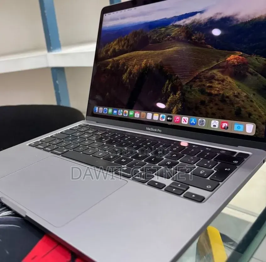 New Laptop Apple MacBook 2020 8GB Apple M1 SSD 256GB