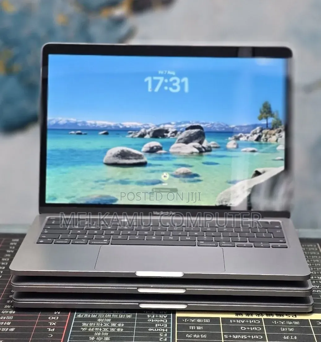 New Laptop Apple MacBook Pro 2020 M1 8GB Apple M1 SSD 512GB