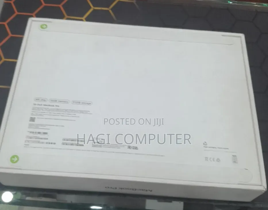 New Laptop Apple MacBook Pro 2025 M5 16GB Apple M5 Pro SSD 512GB