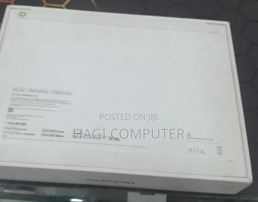New Laptop Apple MacBook Pro 2025 M5 16GB Apple M5 Pro SSD 512GB