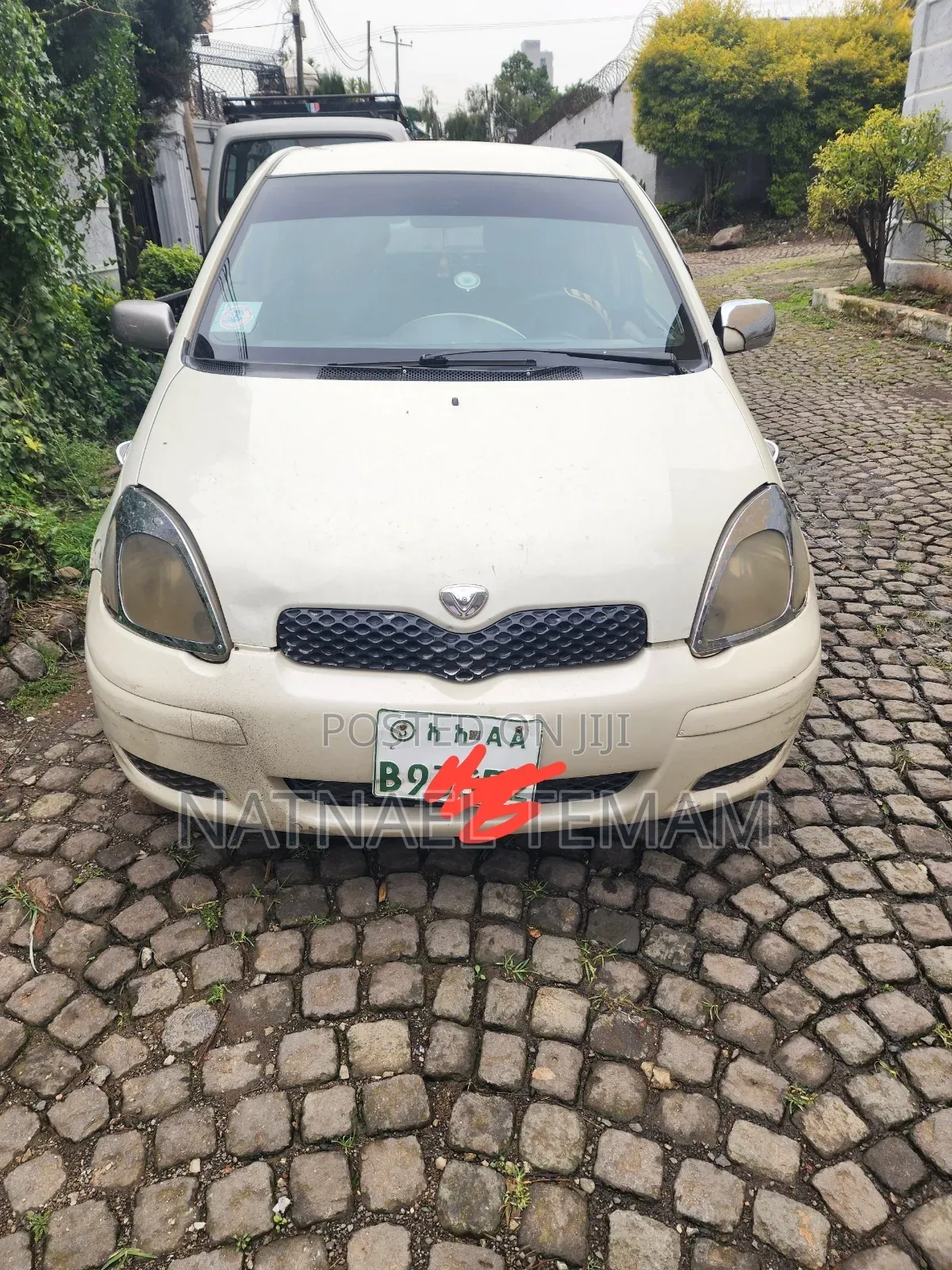 Toyota Vitz 2004 White