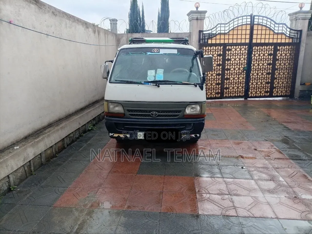Toyota HiAce 2001 White