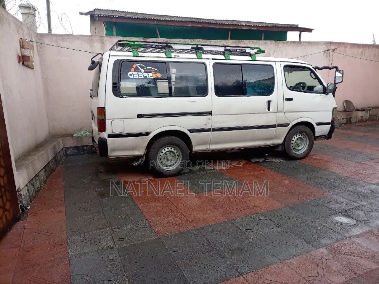 Toyota HiAce 2001 White