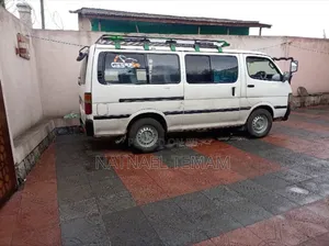Toyota HiAce 2001 White