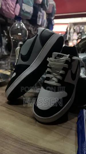 Nike Court Vision Low