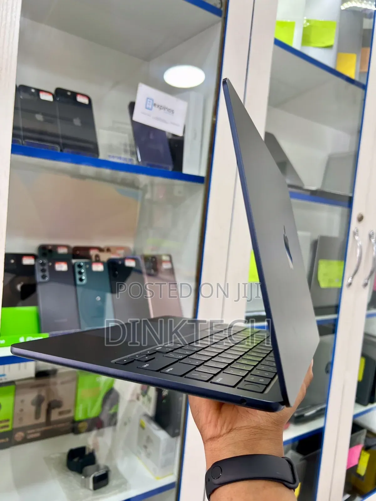 Laptop Apple MacBook Air 2022 M2 8GB Apple M2 SSD 256GB