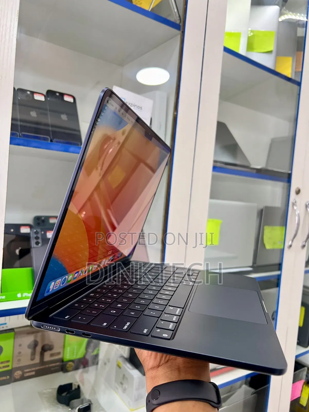 Laptop Apple MacBook Air 2022 M2 8GB Apple M2 SSD 256GB