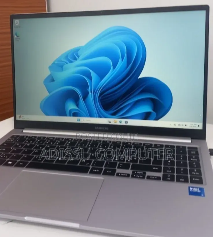 New Laptop Samsung Galaxy Book 2 8GB Intel Core i5 SSD 512GB