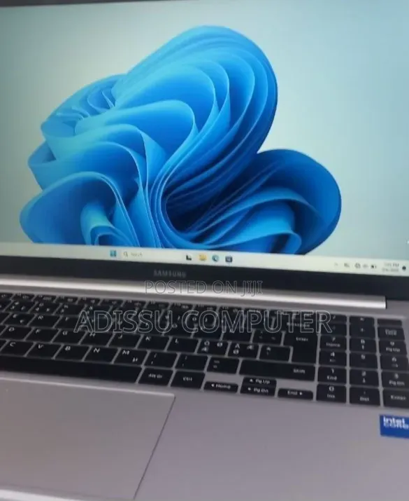 New Laptop Samsung Galaxy Book 2 8GB Intel Core i5 SSD 512GB