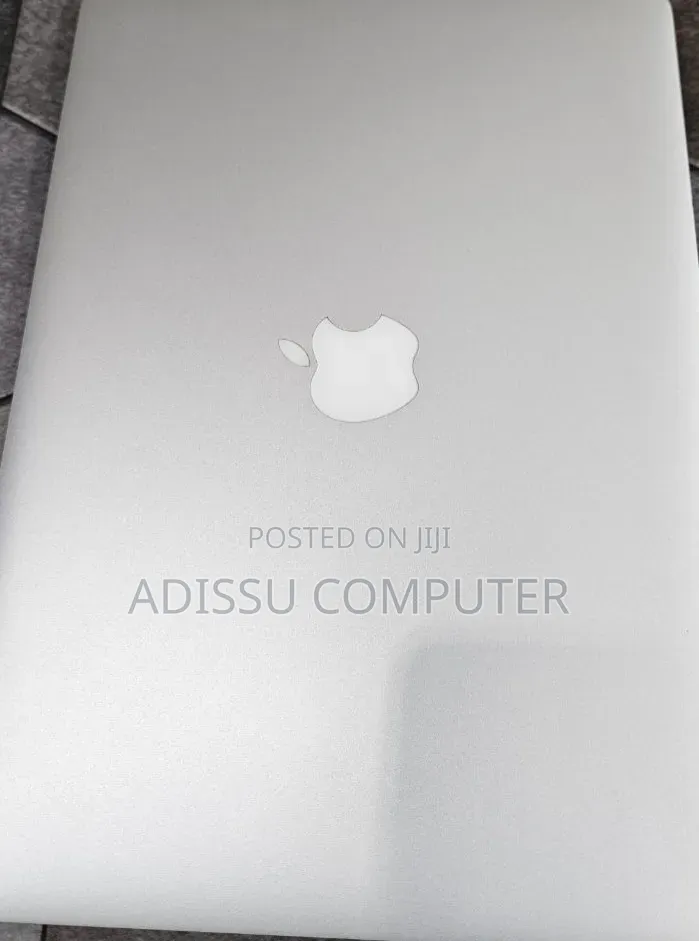New Laptop Apple MacBook Pro 2017 8GB Intel Core i5 SSD 256GB
