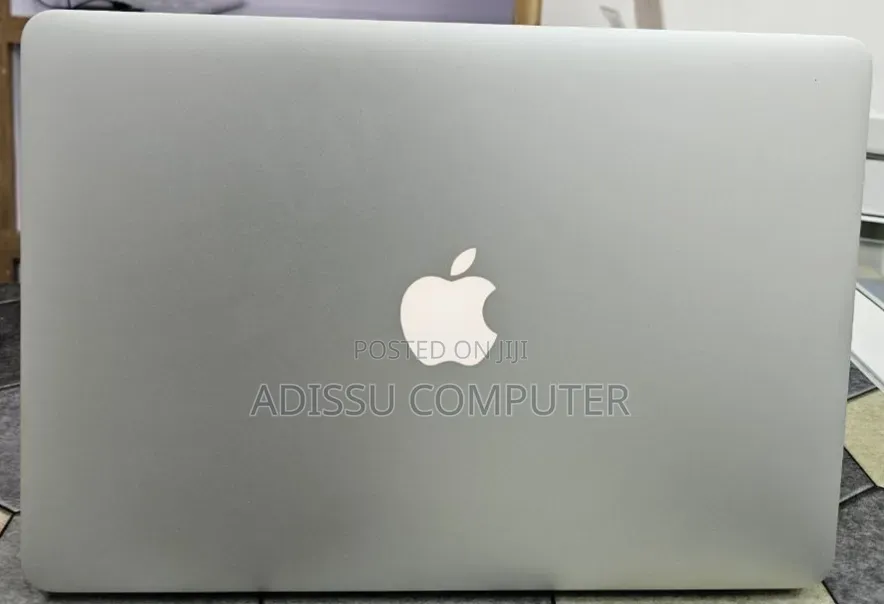 New Laptop Apple MacBook Pro 2017 8GB Intel Core i5 SSD 256GB