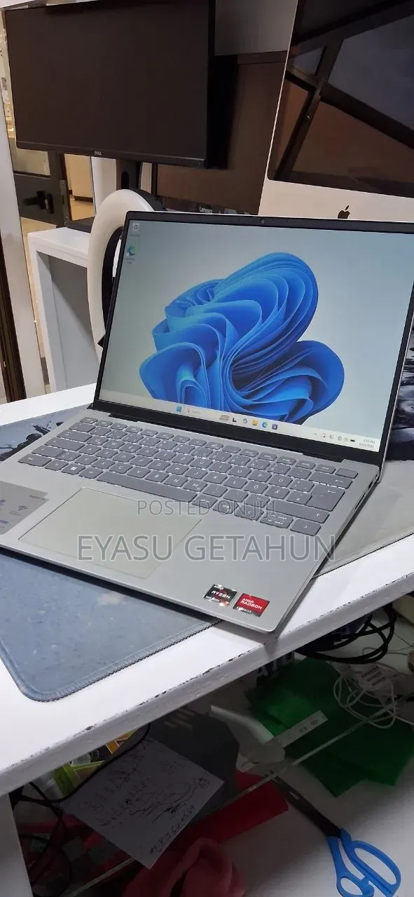 New Laptop Dell Inspiron 15 16GB AMD Ryzen 7 SSD 1T