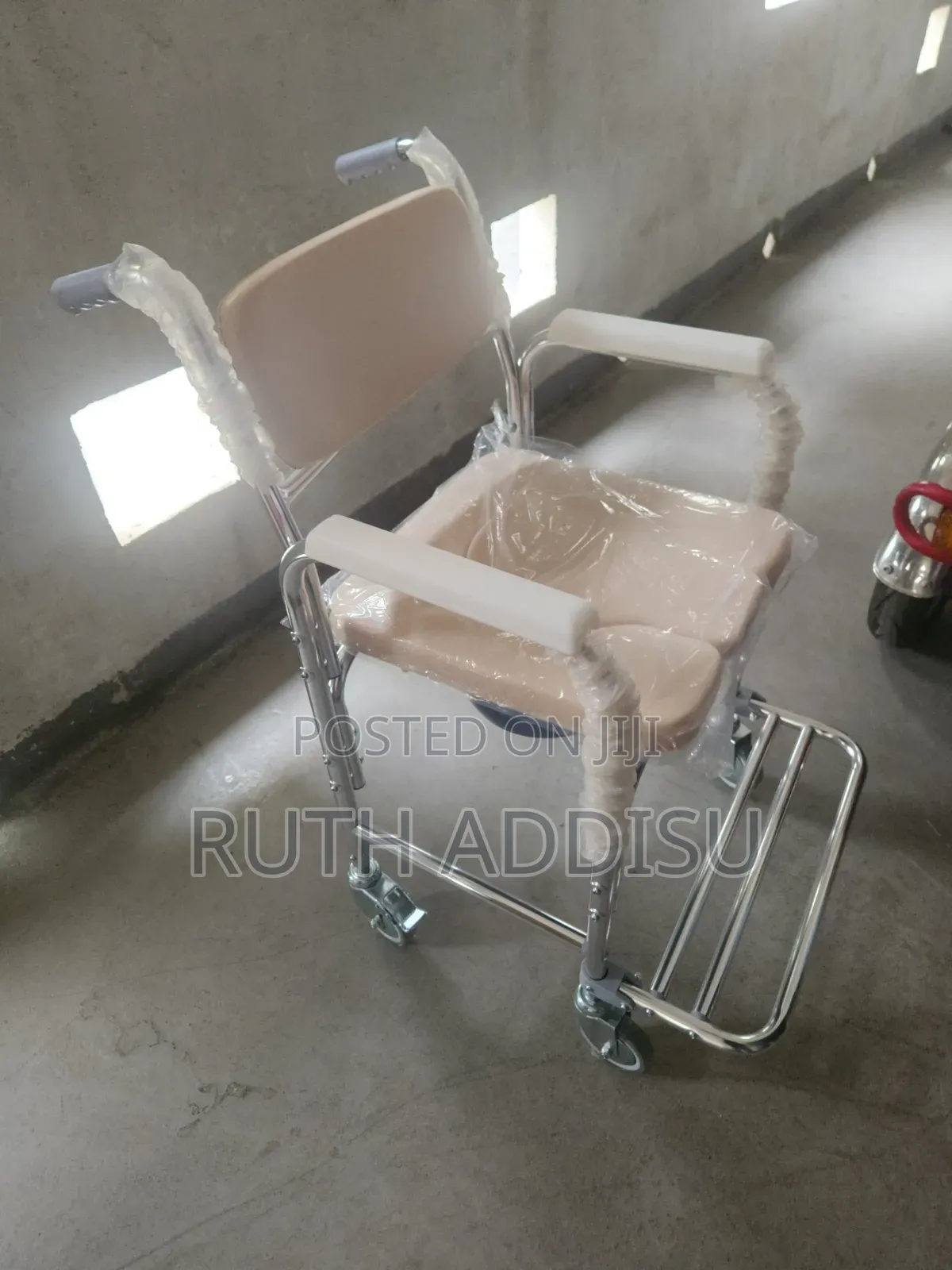 Commode Wheelchair朱諾toilet Wheelchair甦你packed Commode Wheelchair New