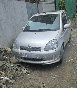 Toyota Vitz 2001 Silver